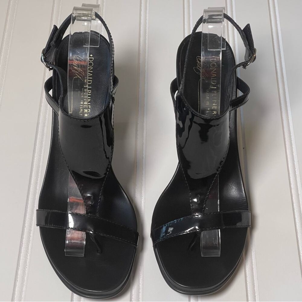 Donald J Pliner Women Black Patent Leather T-Strap Heel Sandals Size 9M